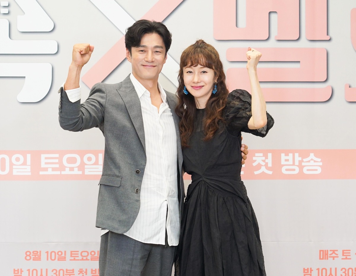 JTBC 드라마 '가족X멜로' 배우 지진희와 김지수