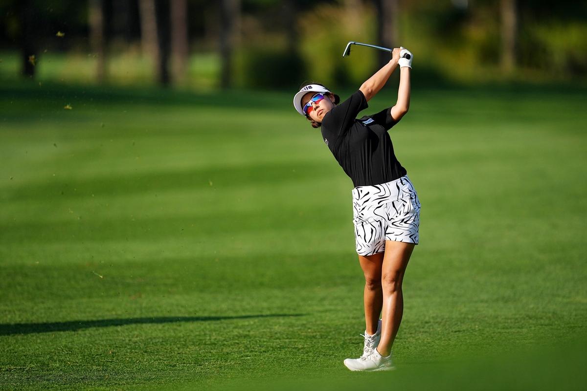 홈 코스에서 우승을…신지은, LPGA 한국 대회 첫날 공동 선두