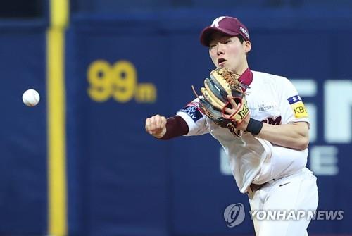 내야수 김혜성의 호수비