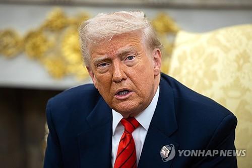 도널드 트럼프 미국 대통령이 미중 협상 관련 발언을 하는 모습