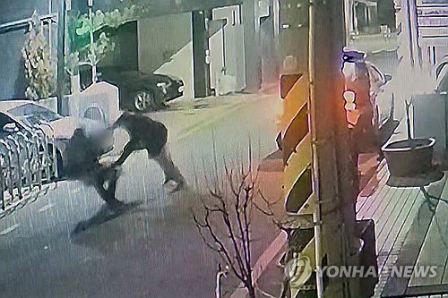 "책임은 현장에만"…출동 경찰 잇단 피습에 일선 