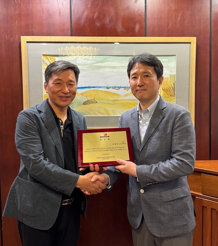 베트남 코참, 김권용 연합뉴스 전 동남아총국장에 공로패