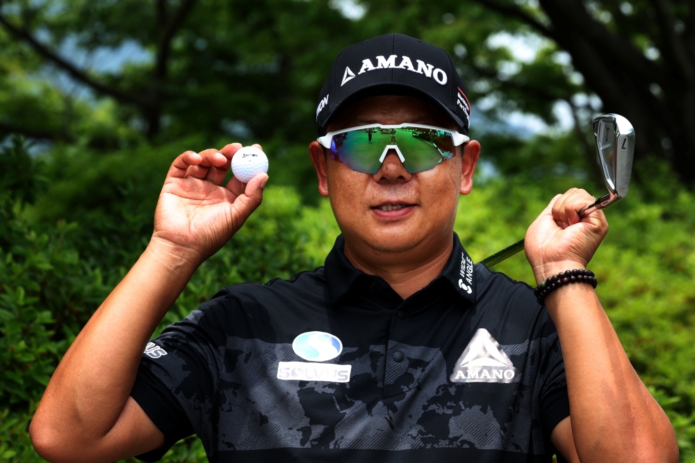 KPGA 김연섭, 생애 첫 홀인원…부산오픈 2R 16번 홀