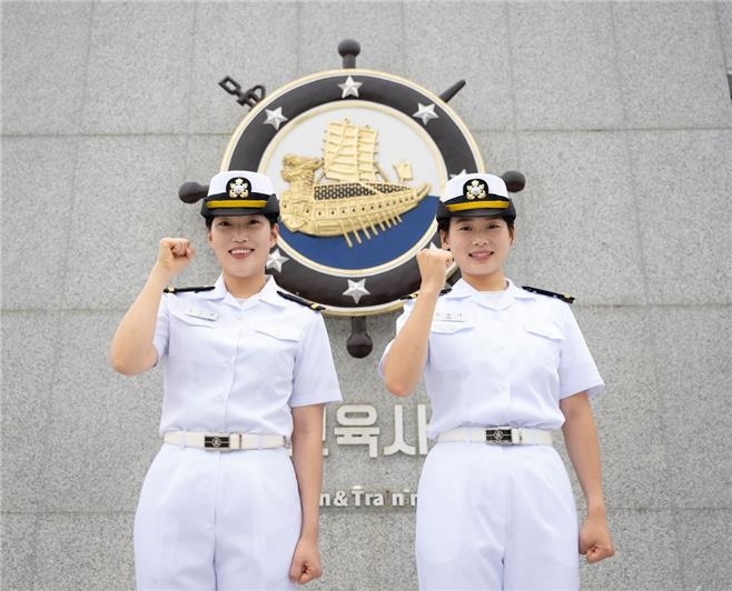 서해수호 55용사의 현역 장교 딸, 프로야구서 시구·시타