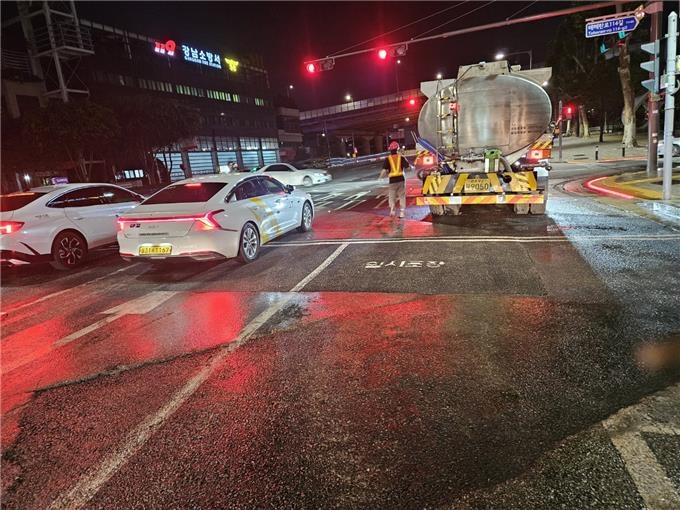 강남구 테헤란로 땅꺼짐 복구 완료…교통통제 해제