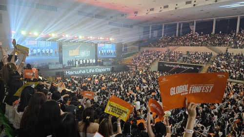 [르포] 한국 e스포츠팀 베트남 팬미팅에 수천명 열광…아이돌급 인기