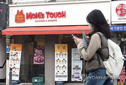 배달 이중가격에 외식물가 뛴다…"치킨 2천∼3천원 올라…