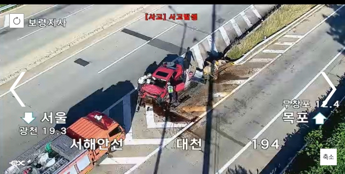 서해안고속도로서 승용차 충격완화장치 들이받아…30대 심…