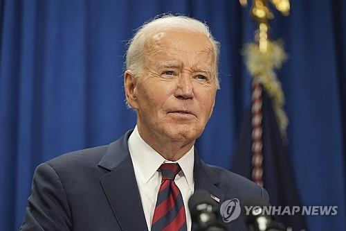 바이든, 사면장 자동서명 의혹 해명하며 "트럼프 거짓말…