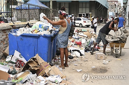 경제난에 신음 쿠바, "거지 없다"는 장관에 민심 폭발
