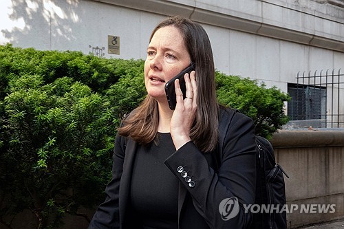 트럼프, 엡스타인 사건 담당 연방검사 면직…전 FBI …