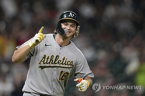 신인 최초로 한 경기 4홈런을 날린 닉 커츠