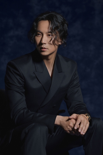김남길 "총기 소재지만, 폭력에 폭력으로 맞서지 않는 이야기"