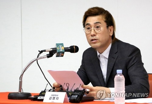 지난 4월 ACL 홈경기 개최 관련 기자회견 하는 김병지 대표이사