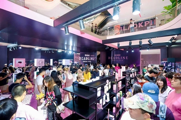 블랙핑크 中 팝업스토어 성황…상하이서 핑크빛 점등도