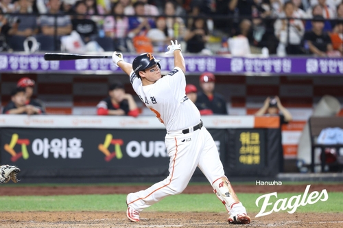 5회 역전 3점 홈런 날리는 한화의 노시환