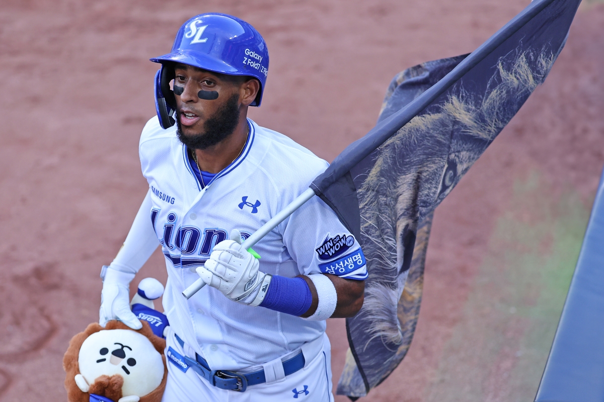 삼성 디아즈, SSG 화이트 공략해 시즌 45호 홈런