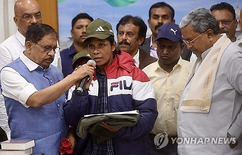 지난 1월 투항한 마오주의 공산 반군 조직원