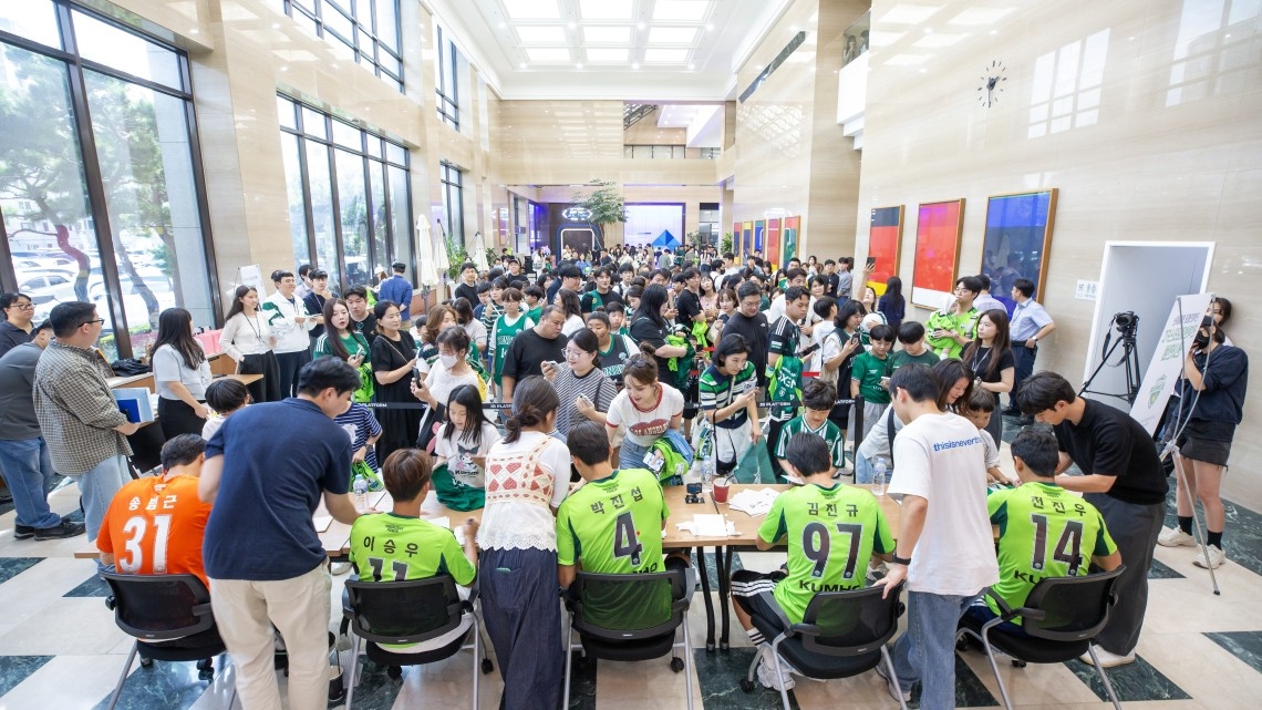 전북은행, 전북현대 축구단과 고객·팬 사인회…이승우 등 참여