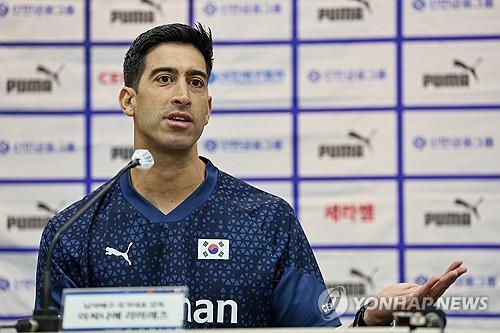 남자배구 대표팀의 라미레스 감독