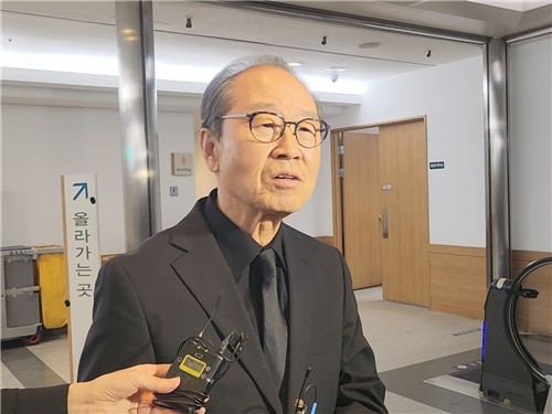 故 전유성의 빈소를 찾은 방송인 이상벽