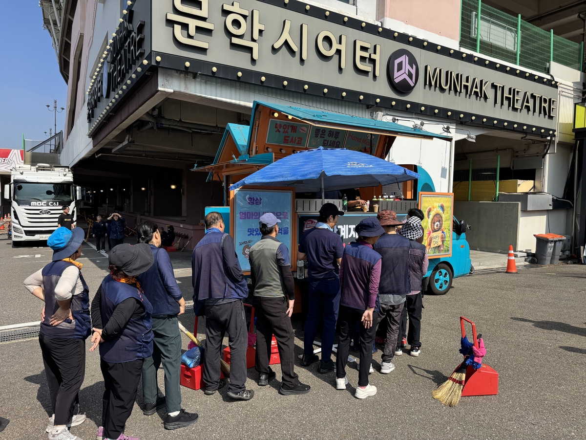 SSG 김광현이 야구장 관계자들을 위해 보낸 커피차