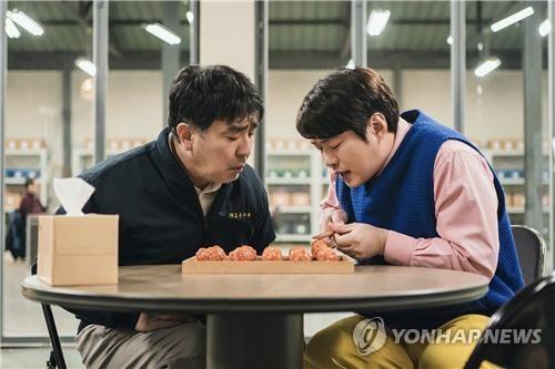 웹툰 원작 넷플릭스 시리즈 '닭강정', 국제에미상 후보에 올라
