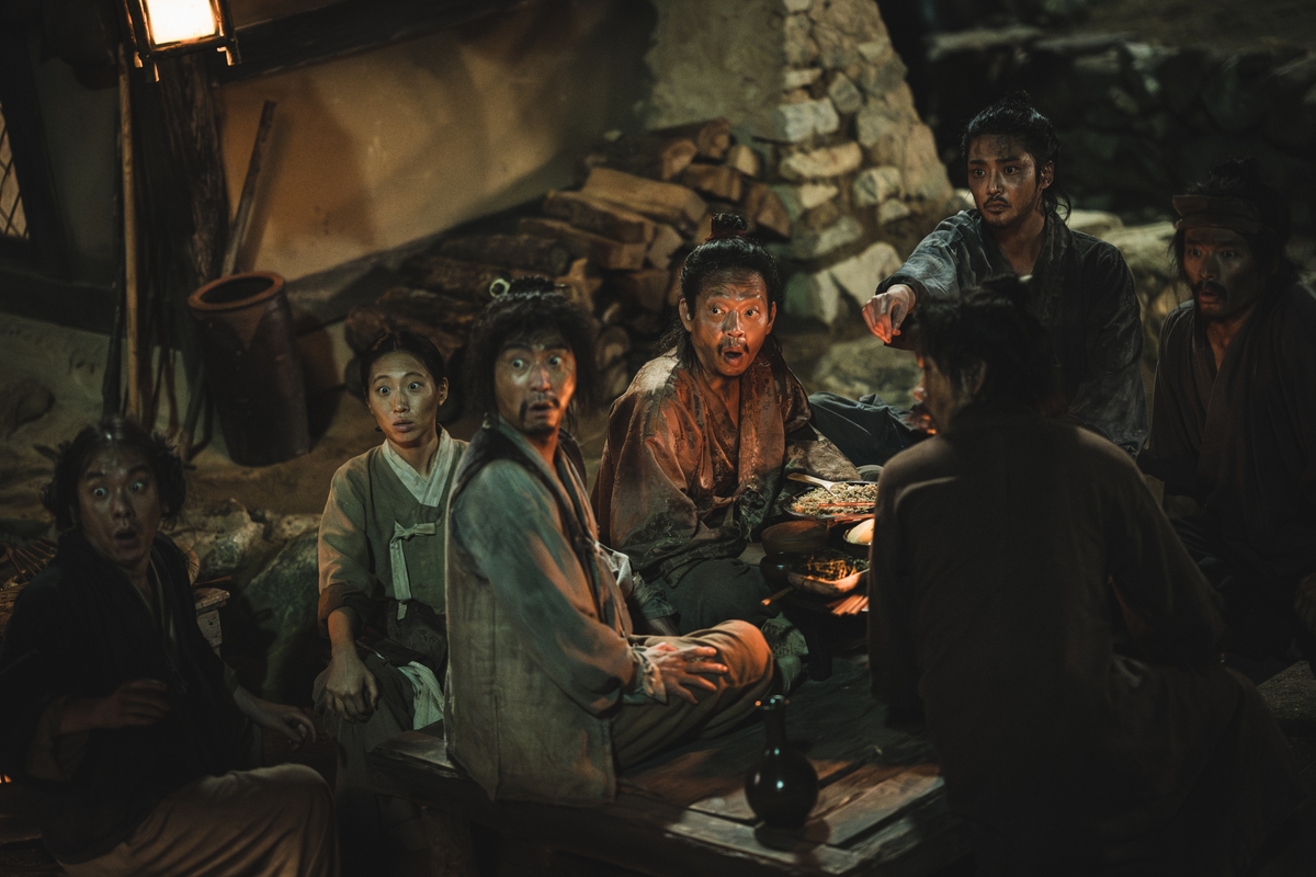 '탁류' 속 무덕(박지환 분·가운데)과 왈패들