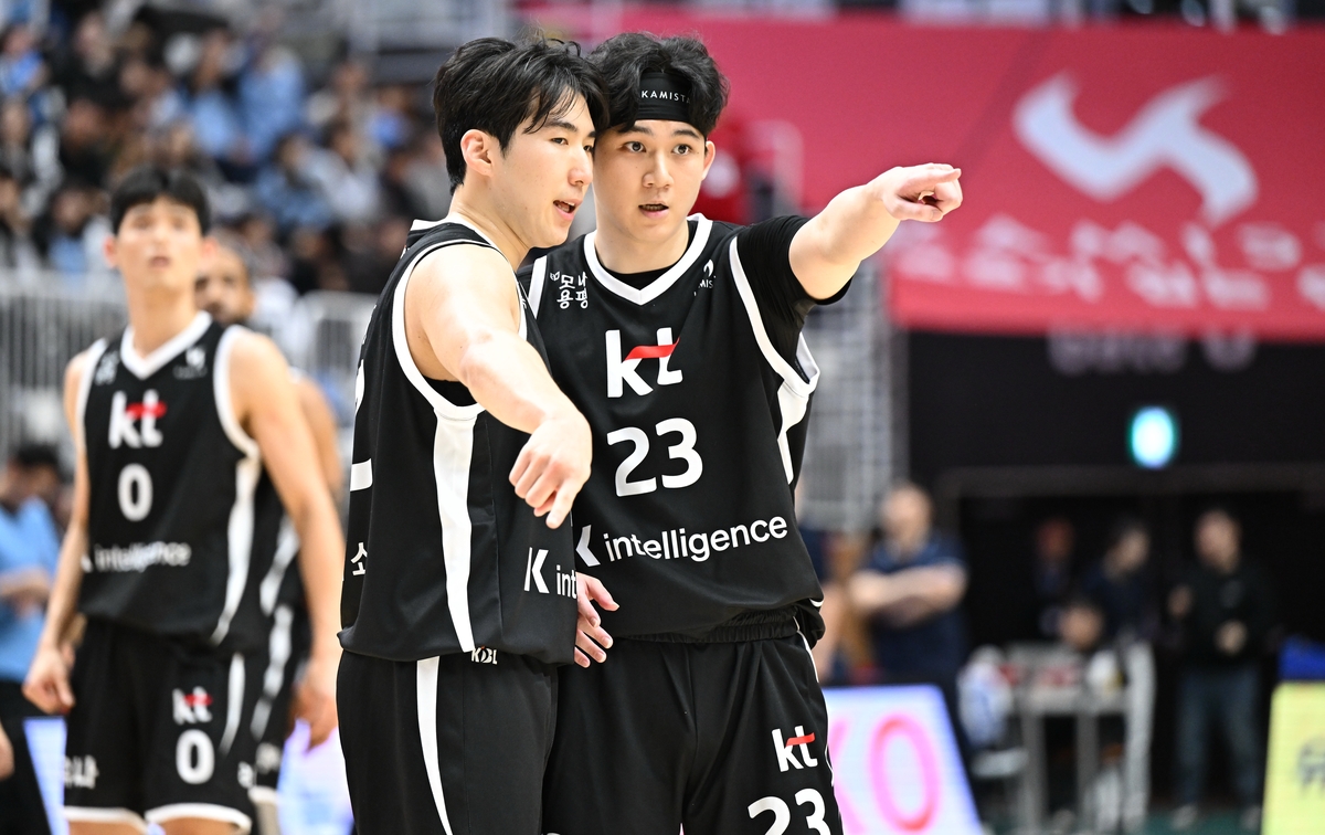 상의하는 문정현과 박준영