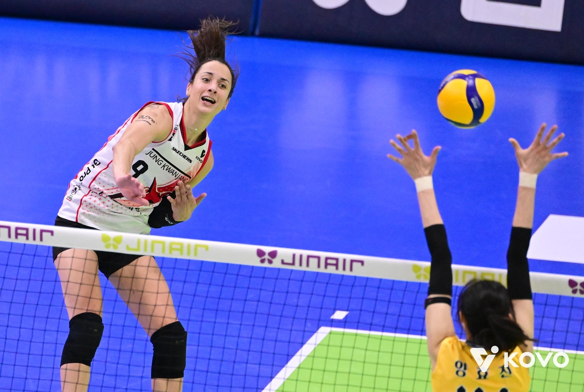 공격하는 정관장의 자네테(왼쪽)