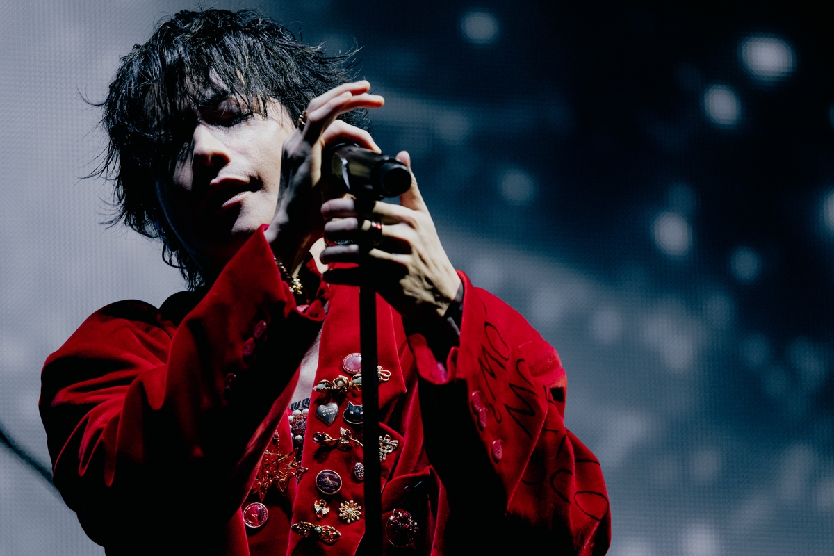 밴드 리더로 변신한 사토 다케루 이렇게 음악에 몰두하긴 처음