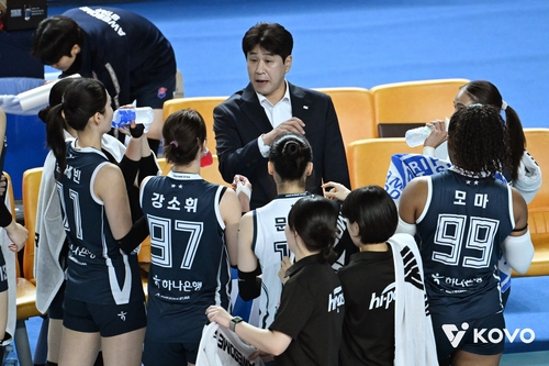 도로공사, 4연승 행진 벌이며 선두 도약…김종민 감독 '200승'(종합)