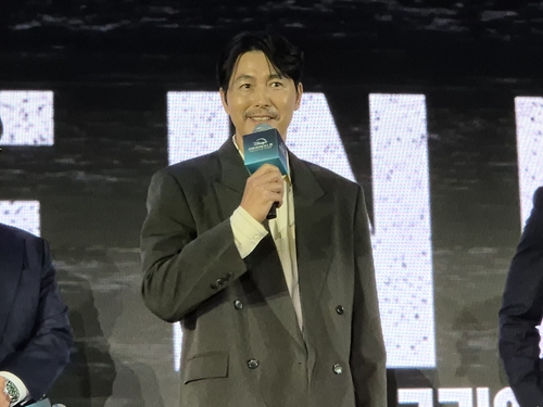 정우성, 홍콩서 전세계 취재진 만나…혼외자 관련 언급은 無