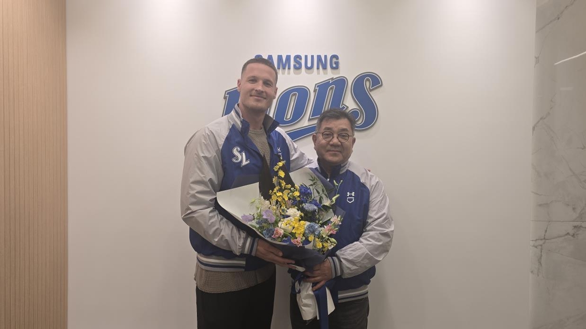 삼성 라이온즈 새 외국인 투수 맷 매닝(왼쪽)