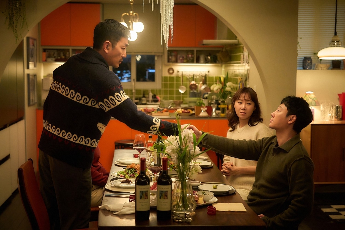 영화 '윗집 사람들' 속 한 장면
