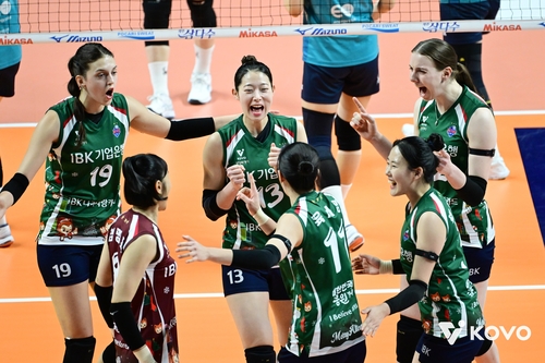 '여오현 매직' IBK, 거침없는 4연승…여자배구 중위권 싸움 점화(종합)