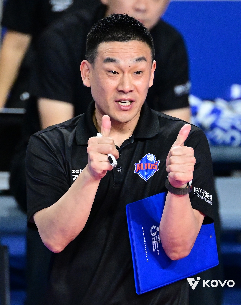 4연승 질주 IBK 여오현 대행 "비결? 선수들이 잘 따랐을 뿐"