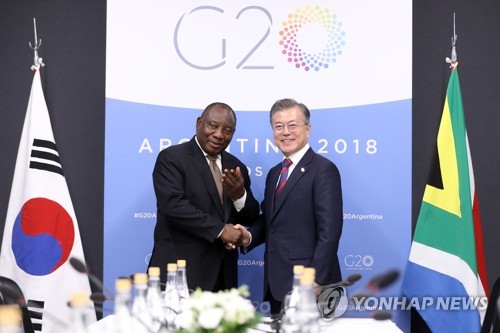 Moon solicita al presidente sudafricano el apoyo continuo a la paz en la península coreana