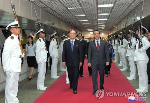 Un medio norcoreano informa de la reunión del jefe de Estado ceremonial de Corea del Norte con Castro