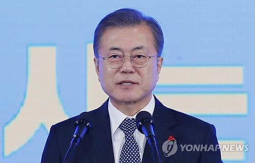 El presidente Moon Jae-in habla durante una reunión especial para celebrar el inicio del nuevo año, celebrada, el 2 de enero de 2019, en la sede de la Federación Surcoreana de Pequeñas y Medianas Empresas, en Seúl.