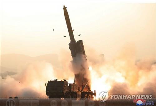 Corea del Norte dice que su prueba del lanzacohetes múltiple de calibre supergrande fue exitosa