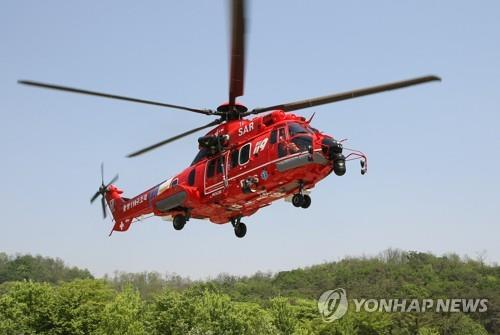 (AMPLIACIÓN) Se encuentra el helicóptero colisionado y el cuerpo de una presunta víctima cerca de los islotes de Dokdo