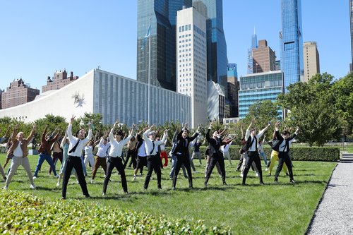 La foto, sin fechar, proporcionada por Big Hit Music, muestra al grupo masculino de K-pop BTS, acompañado por bailarines, realizando una actuación de "Permission to Dance", en la sede de la ONU, en Nueva York. (Prohibida su reventa y archivo)