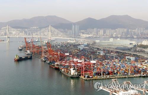 La foto de archivo, tomada el 16 de noviembre de 2020, muestra un puerto en la ciudad suroriental de Busan, Corea del Sur.