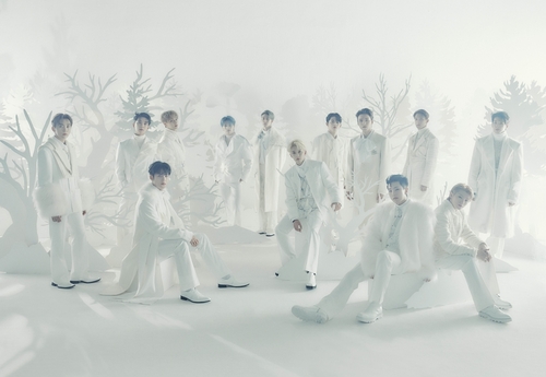 La foto, proporcionada por Pledis Entertainment, muestra al grupo masculino de K-pop Seventeen. (Prohibida su reventa y archivo)