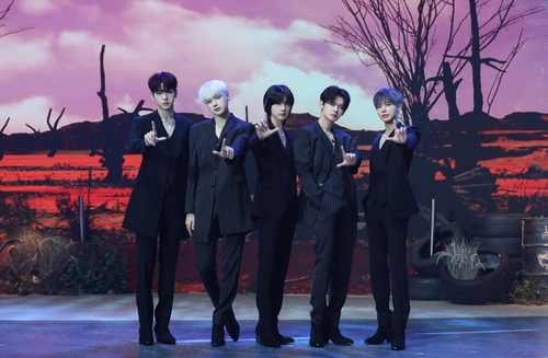 La foto, proporcionada, el 14 de abril de 2022, por Big Hit Music, muestra al grupo masculino de K-pop Tomorrow X Together (TXT). (Prohibida su reventa y archivo)