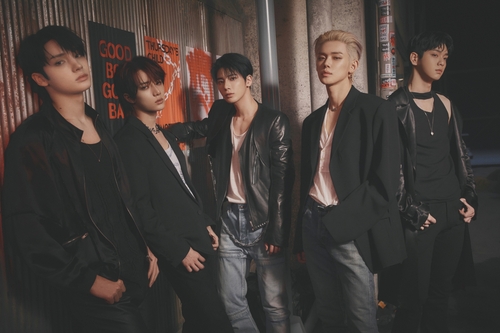 La imagen, porporcionada por Big Hit Music, muestra al grupo masculino de K-pop Tomorrow X Together (TXT). (Prohibida su reventa y archivo)