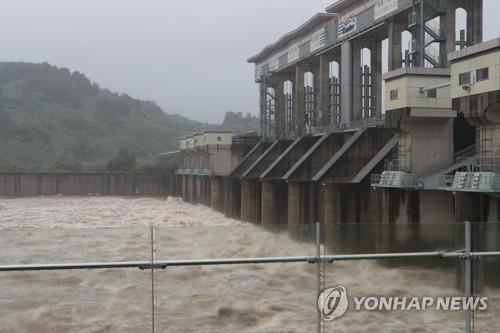 (AMPLIACIÓN) Corea del Norte no se compromete a la demanda de Corea del Sur de notificar la descarga de agua de las presas