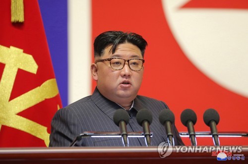 El líder norcoreano sostiene una reunión acerca de prevención de desastres ante las preocupaciones por el tifón