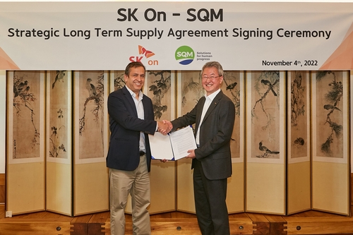 SK On firma un acuerdo para adquirir litio de la firma chilena SQM